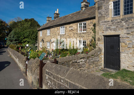 Die Cottages im historischen Dorf Eyam, Derbyshire, England Pest. Stockfoto