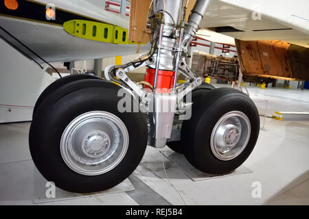 Nahaufnahme des Flugzeugs Hauptfahrwerk Stockfoto