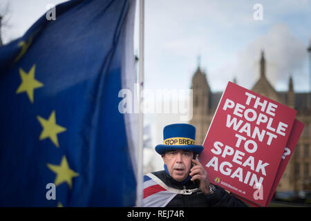 Anti Brexit Mitkämpfer, Steve Bray außerhalb der Häuser des Parlaments in London. Stockfoto