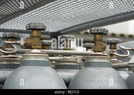 Viele Gasflaschen für Schweißen Stockfoto