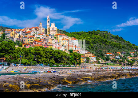 Das Dorf von Cervo an der italienischen Riviera in der Provinz Imperia, Ligurien, Italien Stockfoto