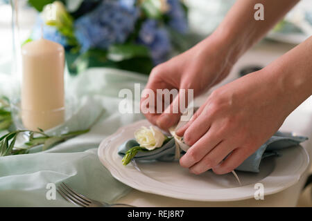 Gedeckter Tisch im Restaurant für eine Hochzeit Abendessen Stockfoto