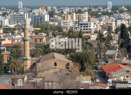 Ein Blick aus dem Süden von Nikosia über das nördliche Türkisch kontrollierten Bereich von Nikosia (Lefkosia) Republik Zypern Stockfoto