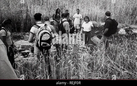 . Küste beobachten. Meeresschätze; Ozeanographie; Management von Küstenzonen; Ökologie der Küsten. Urbanisierung - und Abfluß von "gehärtet" Landschaft - nahm einen schweren Tribut auf dem Stream. In 1978, den N.C. Abteilung der Wasserqualität (Dwq) felsigen Niederlassung als "den am stärksten verschmutzten Städten in North Carolina" - eine zweifelhafte Unterscheidung mit gravierenden Auswirkungen auf die Umwelt. Felsigen Niederlassung fließt mehr als eine Meile durch die North Carolina State University Campus in Walnut Creek, einem bedeutenden Nebenfluss der Nährstoffsensible Neuse River zu leeren. Ablagerungen aus land Störung und Abfluss Stockfoto