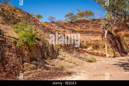 Ochre Pits bunten Anzeigen in West MacDonnell National Park in NT-Zentrale Outback Australien Stockfoto