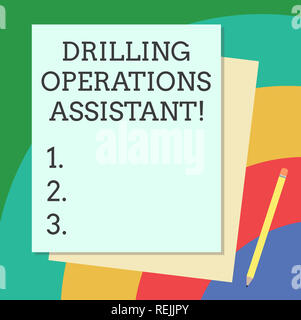 Wort schreiben Text Bohrarbeiten Assistant. Business Konzept für die Arbeit an der Bohrmaschine, Stapel leer verschiedenen Pastellfarben Colo gemacht überwacht Stockfoto