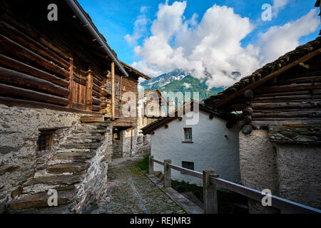 Traditionelle Häuser des Bergdorfes Soglio, Kanton Graubünden, Schweiz Stockfoto