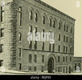 . Kakao und Schokolade; eine kurze Geschichte der, ihre Herstellung und Verwendung. Kakao; Schokolade; Cbk. ; R"''^^. 111 E r r J'il 11' - ^ -> "m Ich^: SSB ICH*' LLLL 1 | i "Jjj Mühle Nr. 4, WALTER H. KER &Amp; CO.LTD. Ergebnisse besorgt sind, denn wenn sutiicient Hopfen verwendet wurden von jeder Dienst als Tonikum in den Magen zu sein, den Geschmack des Kakaos so beeinflusst werden würde, da es ziemlich ungenießbar zu machen, und als der Hopfen keine Nährwert haben, der Zusatz ist ohne greifbare Ergebnisse. T/ie t7-catmcnt von Kakao-.vith Kali ist zu sU' werden ongly verurteilt ^ wie die leicht erhöhte solubilitv erreicht wird mehr tha Stockfoto