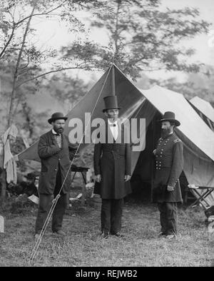 Allan Pinkerton, US-Präsident Lincoln und Generalmajor John A. McClernand, Portrait, Antietam, Maryland, USA, von Alexander Gardner, Oktober 1862 Stockfoto