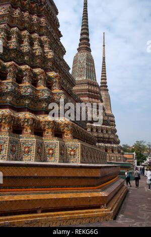 Bangkok, Thailand, 23.Dezember 2018, 3 der 4 Die chedi Phra Maha Chedi Si Rajakarn im Wat Pho Stockfoto