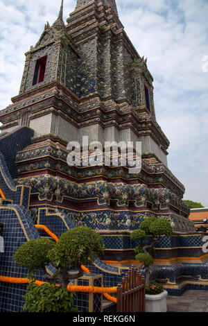 Bangkok Thailand, Phra Maha Chedi Si Rajakarn blau Chedi im Wat Pho Stockfoto