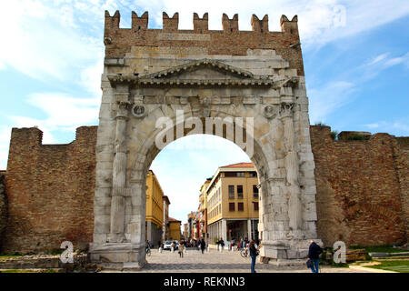 Der Bogen des Augustus (Arco di Augusto) in Rimini. Stockfoto