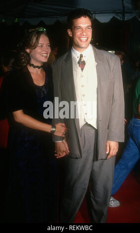 HOLLYWOOD, CA - 11. Oktober: Schauspieler Diedrich Bader nimmt an Warner Bros. Pictures' "The Beverly Hillbillies" Premiere am 11. Oktober 1993 im Mann's Chinese Theatre in Hollywood, Kalifornien. Foto von Barry King/Alamy Stock Foto Stockfoto