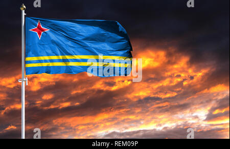 Flagge von Aruba auf Fahnenmast im Wind flattern gegen einen farbenprächtigen Sonnenuntergang Himmel. Stockfoto