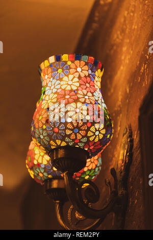 Alte Lampen mit floralen Muster. Stockfoto