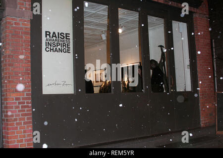 New York, NY - 17. Januar: (außen) mit einer Cocktail Party von Donna Karan und Victoria Webb Host im Urban Zen Boutique am Donnerstag, den 17. Januar gehostet wird. Stockfoto