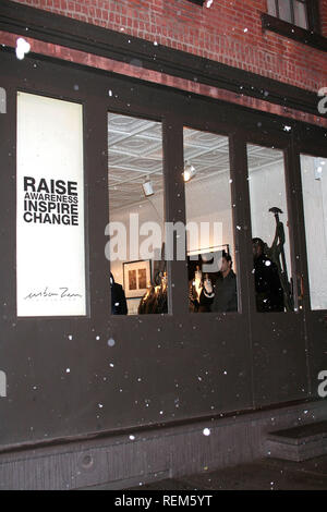 New York, NY - 17. Januar: (außen) mit einer Cocktail Party von Donna Karan und Victoria Webb Host im Urban Zen Boutique am Donnerstag, den 17. Januar gehostet wird. Stockfoto