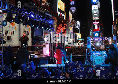New York, NY - 31. Dezember: (Außen) an der Zeremonie der Silvester Ball am Times Square am Mittwoch, 31 Dezember, 2008 in New York, New York zu senken Stockfoto