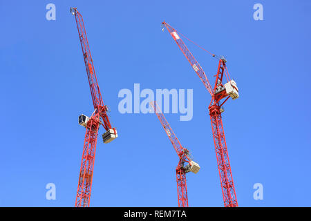 Bau Kräne auf der Baustelle, Temple Place, Victoria Embankment, Westminster, London, England, Vereinigtes Königreich Stockfoto