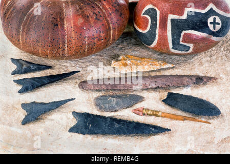 Echte amerikanische Pfeilspitzen in Texas und Arkansas gefunden um 6-9 Tausend Jahren. Stockfoto