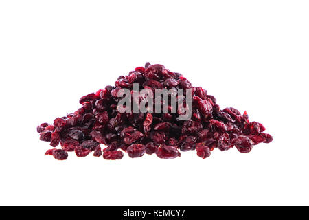 Haufen getrocknete Cranberries auf weißem Hintergrund. Stockfoto