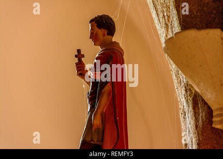 Saint Figur mit Spinnweben, Frankreich Stockfoto