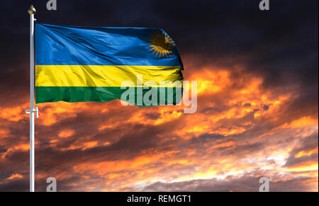 Flagge von Ruanda am Fahnenmast im Wind flattern gegen einen farbenprächtigen Sonnenuntergang Himmel. Stockfoto