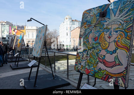 Plovdiv, Bulgarien - Europäische Kulturhauptstadt 2019. Street Art auf einem Segmente der Berliner Mauer, outdoor Ausstellung Stockfoto