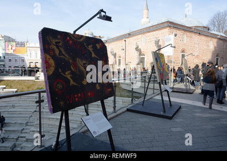 Plovdiv, Bulgarien - Europäische Kulturhauptstadt 2019. Street Art auf einem Segmente der Berliner Mauer, outdoor Ausstellung Stockfoto