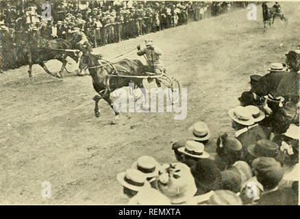 . Die treibende Vereine der Großraum Boston. Pferderennen, Pferde. Bürgermeister Fitzgerald führenden Parade an der Einweihung der halbe Meile Speedway auf Franklin Feld grand interclub Serie von Treffen zwischen Dor-chester, Fellsway, Lynn und Quannapowitt, jeder dieser Vereine treffen in den Rassen, die in Kombination Park, Medford, Arches Park, Peabody, die Lesung - Wakefield track beschlossen wurden, und die letzte Session zurück - wieder in Kombination. Als Ergebnis dieses großen Contest, der große silberne Schale wurde von der Dorchester fahren Club gewonnen und platziert mit allen Ehren im Kabinett des Club. Präsident Stockfoto