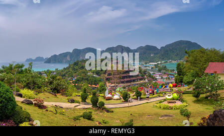 Panoramablick über Koh Phi Phi Island in Thailand Stockfoto