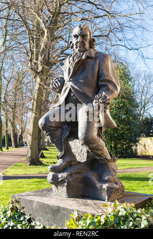 Bronzestatue von Erasmus Darwin im Beacon Park, Lichfield, Staffordshire Stockfoto