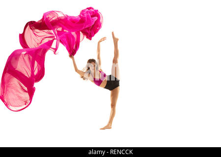 Anmutige Tänzer oder klassische Ballerina tanzen auf weiße Studio isoliert. Frau tanzen mit rosa Seide Tuch. Der Tanz, Performer, Flexibilität, Eleganz, Leistung, Gnade, Künstler, zeitgenössische Konzept Stockfoto