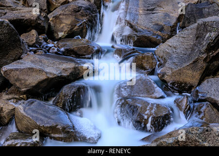 Vernal Falls Yosemite National Park, Kalifornien während der Teil-US-Regierung abschalten, wo groß Dienstleistungen und Einrichtungen vorhanden sind. Stockfoto