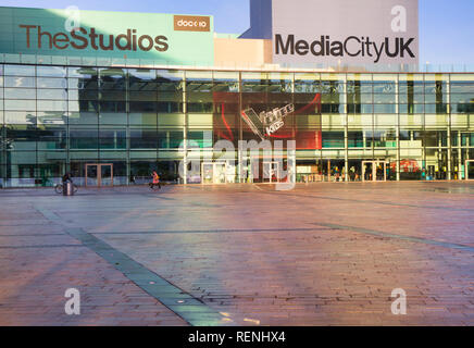 MediaCityUK Piazza mit den Studios, MediaCityU. K, Salford Quays, Manchester, Vereinigtes Königreich Stockfoto