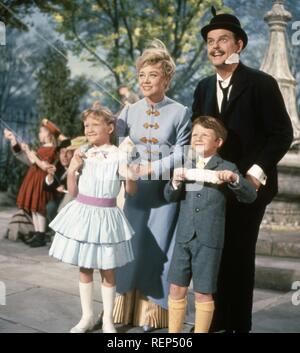 Mary Poppins Jahr: 1964 USA Regie: Robert Stevenson, David Tomlinson, Glynis Johns, Karen Dotrice, Matthew Garber Stockfoto