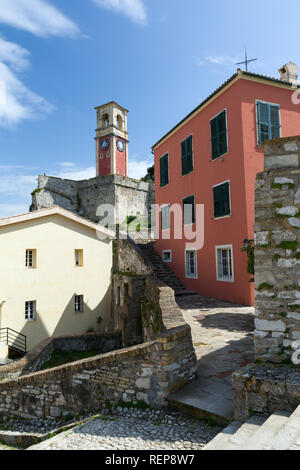 Die alte venezianische Festung in der Stadt Kerkyra, Korfu, Griechenland. Der Uhrturm. Stockfoto