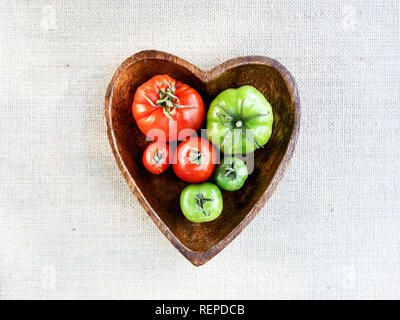 Eine Schüssel mit gesunden homegrown Tomaten Stockfoto