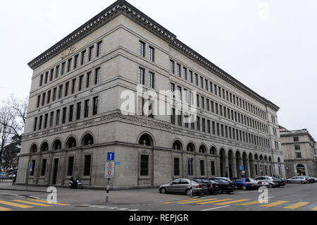 Der Hauptsitz der Schweizerischen Nationalbank Börsenstrasse in Zürich, Schweiz. Die Bahnhofstrasse ist eine der weltweit teuersten und exclusi Stockfoto