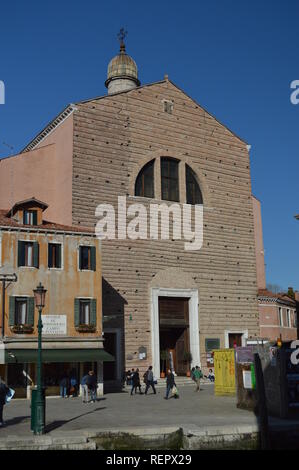 Die Fassade der Kirche San Pantalon in Venedig. Reisen, Urlaub, Architektur. März 28, 2015. Venedig, Venetien, Italien. Stockfoto