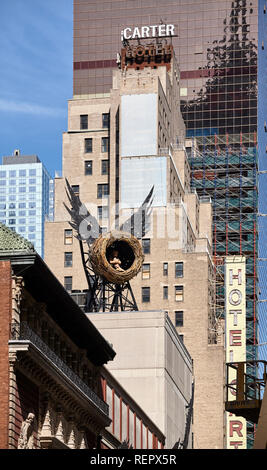 New York, USA - 29. Juni 2018: Manhattan Hotel Carter, 24 Stockwerke hohes Gebäude 1000 Zimmer bei der Eröffnung hatte, jetzt hat 700 Zimmer. Stockfoto