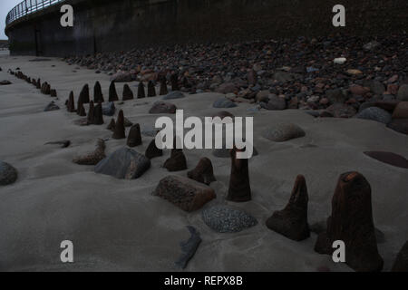 Alte erodiert hölzernen Pier Punkte. Golspie Strand Sutherland Schottland Stockfoto