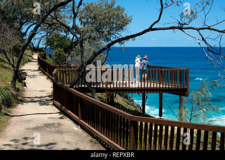 Menschen auf eine Aussichtsplattform an der Schlucht, Point Lookout, North Stradbroke Island, Queensland, Australien Stockfoto