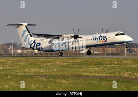 FLYBE BOMBARDIER DHC-8-Q400 REGIONAL AIRLINER Stockfoto