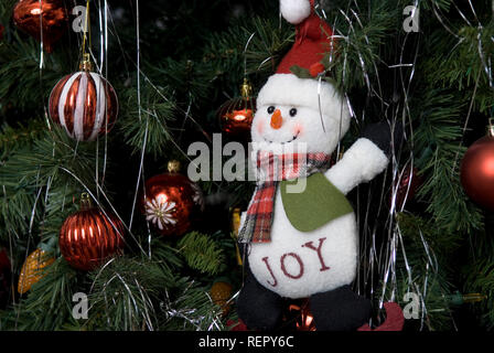 Schneemann Weihnachten Ornament hängen am Baum, USA. Stockfoto