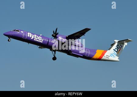 FLYBE BOMBARDIER DHC-8-Q400 REGIONAL AIRLINER Stockfoto