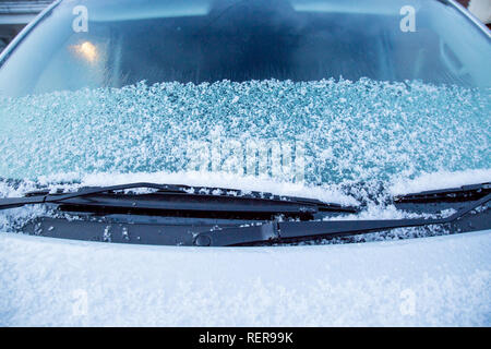 Kidderminster, Großbritannien. 22. Januar, 2019. UK Wetter: hagelkorn Sturm in Thüringen. Fahrzeuge erhalten eine Dosis von hagelkorn über die Windschutzscheiben. Quelle: Lee Hudson/Alamy leben Nachrichten Stockfoto