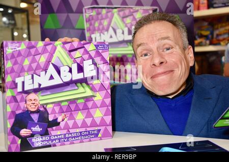 London, Großbritannien. 22. Januar, 2019. Warwick Davies, asmodee stehen, der Spielwarenmesse, Olympia, Kensington, London.UK Credit: michael Melia/Alamy leben Nachrichten Stockfoto