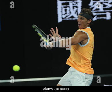 Melbourne Park, Melbourne, Australien. 22 Jan, 2019. Australian Open Tennis, Tag 9; Rafael Nadal aus Spanien gibt die Kugel gegen Frances Tiafoe der USA Credit: Aktion plus Sport/Alamy leben Nachrichten Stockfoto