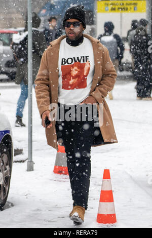 Paris, Frankreich. 22 Jan, 2019. Street Style aus Paris Fashion Week bei der Chanel Haute Couture Show Quelle: Christopher Neve/Alamy leben Nachrichten Stockfoto